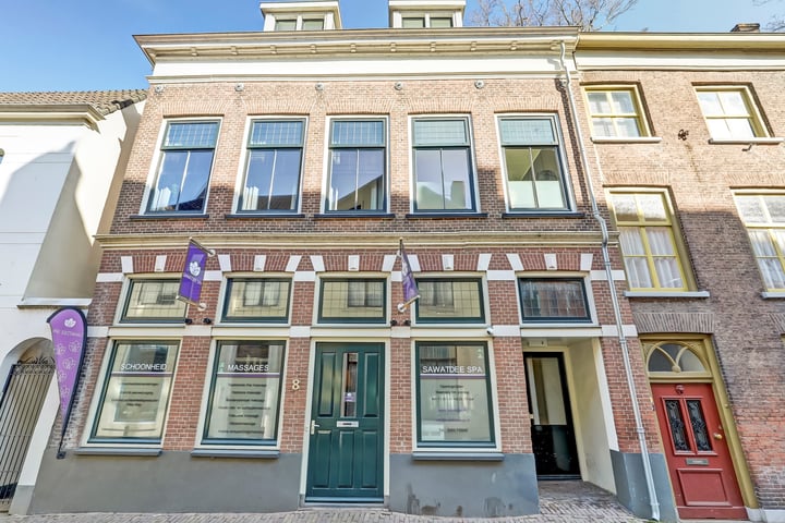 St. Walburgstraat 8-11 in Tiel