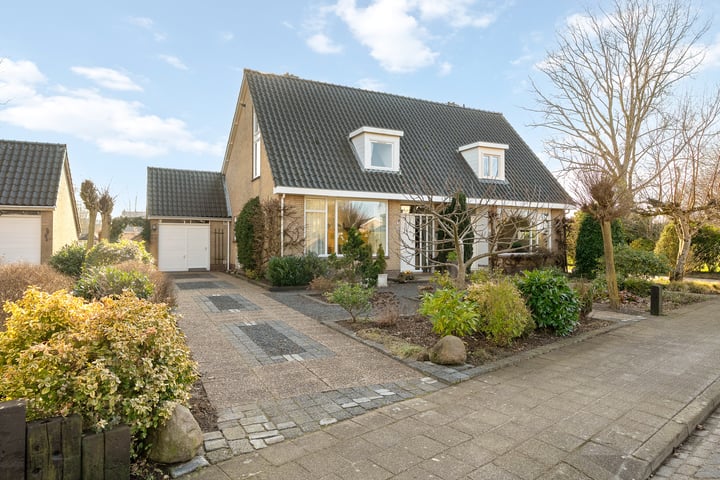 Statenbocht 15 in Sneek foto