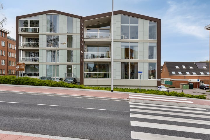 Stationshof 21 in Roelofarendsveen foto