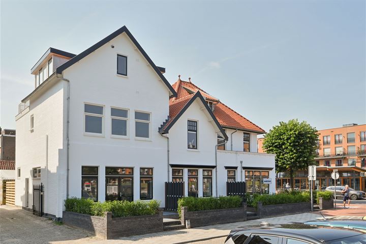 Stationslaan 2 in Zeist foto