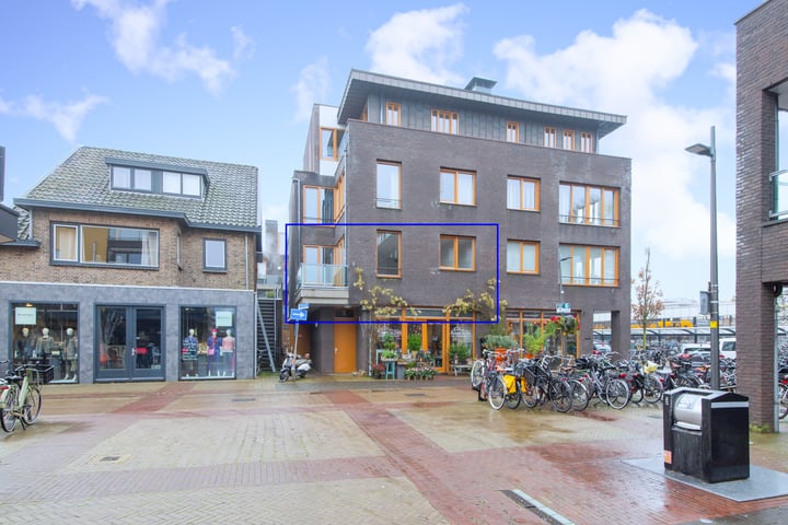 Stationsplein 21 in Heiloo foto