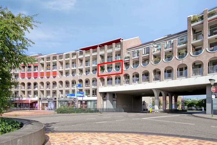 Stationsplein 58 in Helmond foto