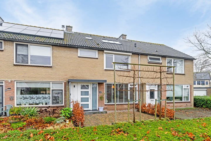 Stationsstraat 4 in Nieuwerkerk foto