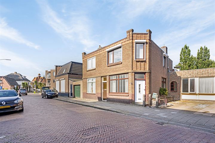 Stationsstraat 5 in Made foto