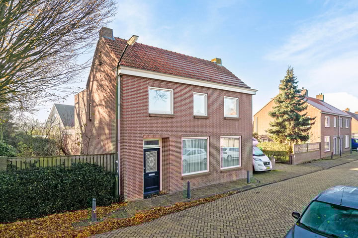 Stationstraat 11 in Raamsdonk foto