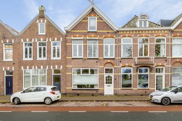 Stationsweg 100 in Alkmaar foto