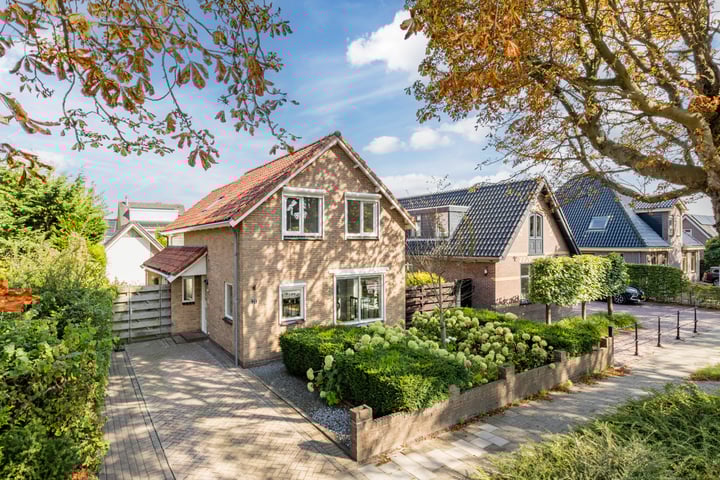 Stationsweg 18 in Heerhugowaard foto