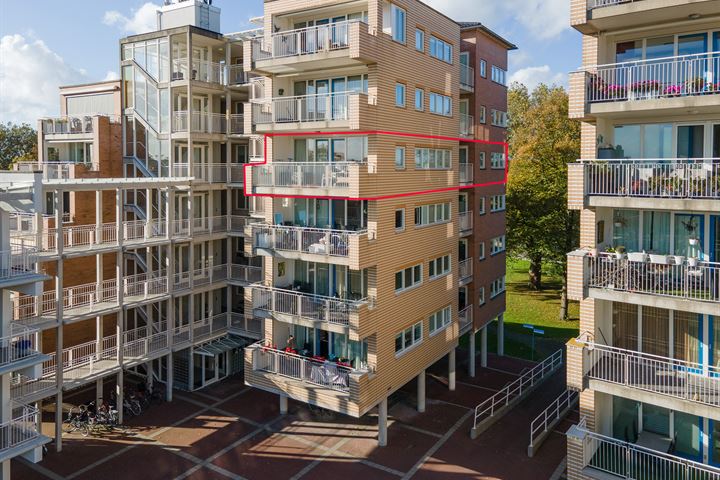 Stationsweg 263 in Leerdam foto