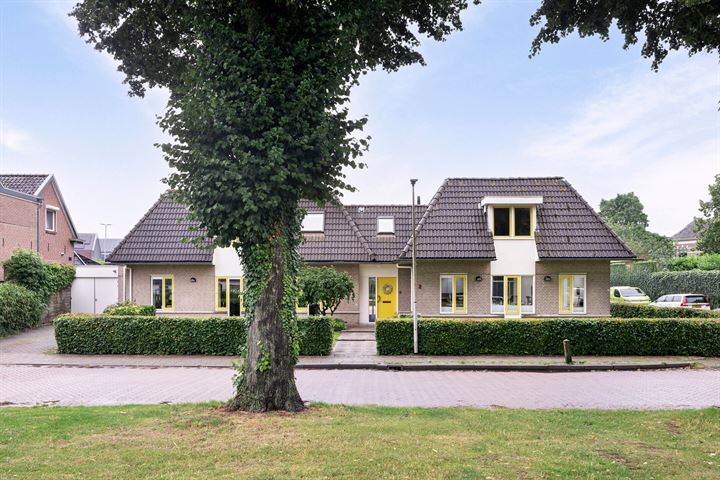 Stationsweg 4 in Olst foto