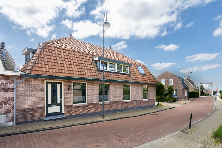 Stationsweg 5A in Aarlanderveen foto