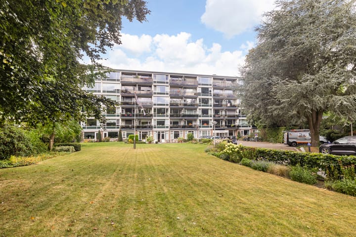 Stationsweg 92-205 in Ede foto