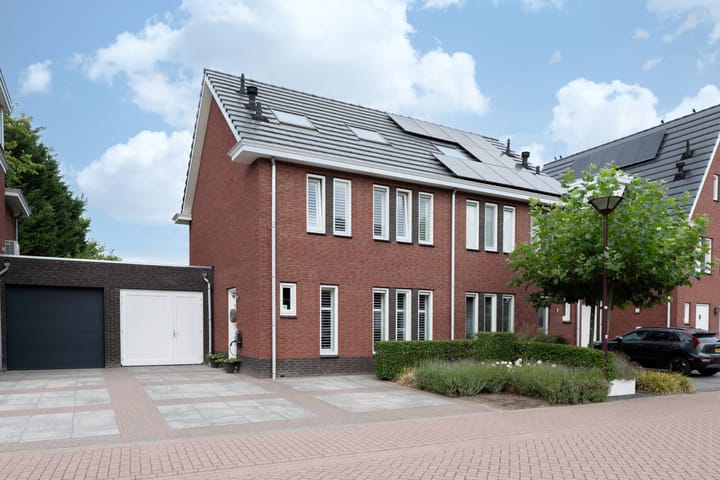 Steenarend 9 in Bosschenhoofd foto