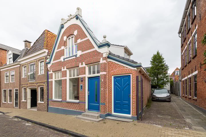 Stenendam 6 in Dokkum foto