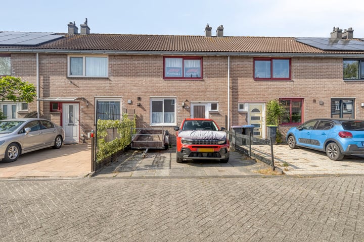 Strawinskystraat 10 in Spijkenisse foto