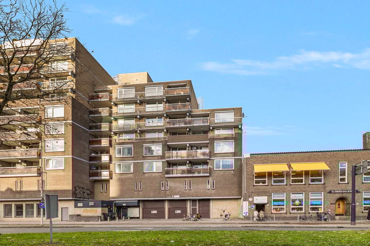 Strevelsweg 215 in Rotterdam foto