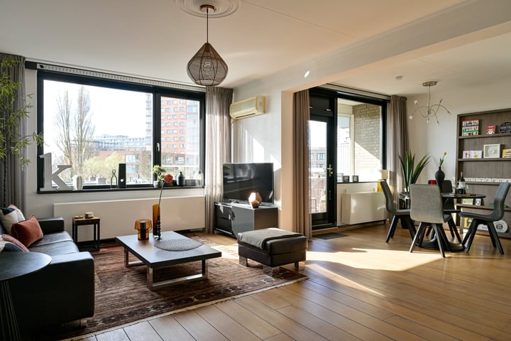 Strevelsweg 235 in Rotterdam foto