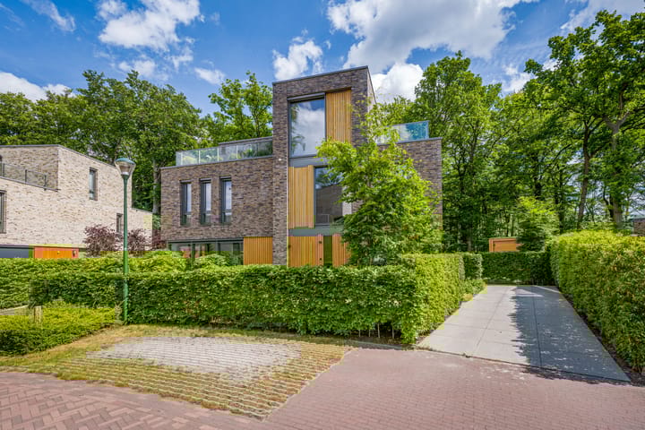 Struikheidelaan 16 in Hilversum foto