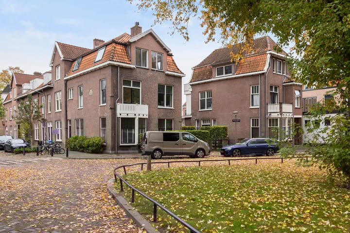 Sumatraplein 5 in Dordrecht foto