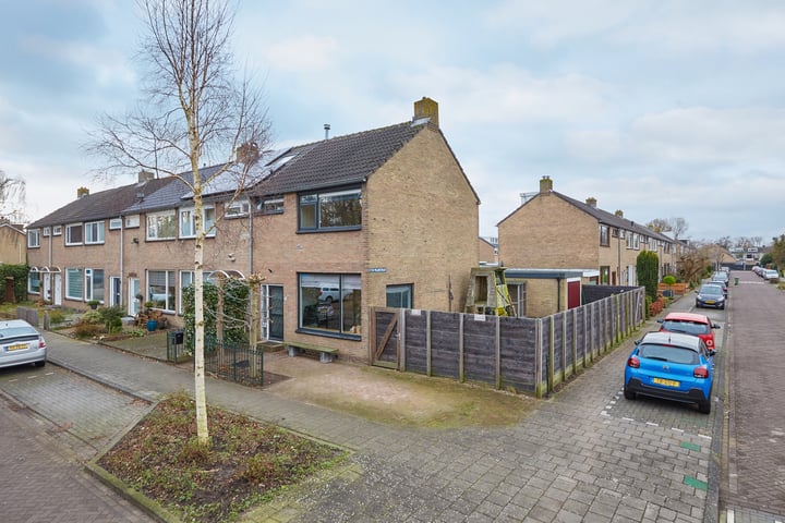 Suze Groenewegstraat 39 in Purmerend foto