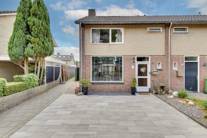 Swidbertstraat 18 in Waalre foto