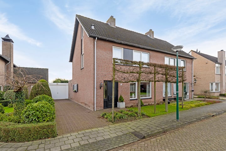 't Hof 12 in Beek en Donk foto