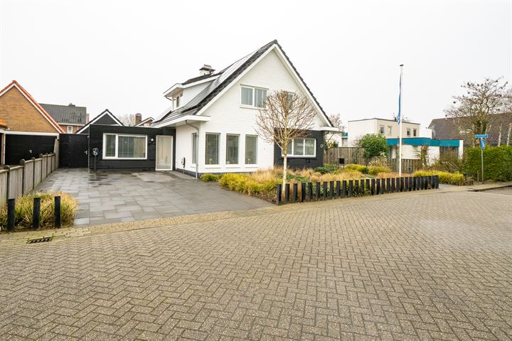 't Veld 17 in Almelo foto