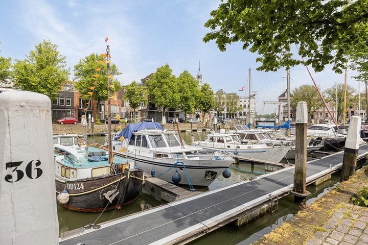 Taankade 74 in Dordrecht foto