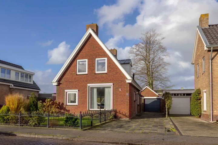 Taeke Schuilengalaan 27 in Surhuisterveen