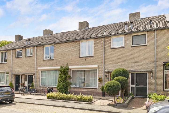 Talmastraat 5 in Rijen