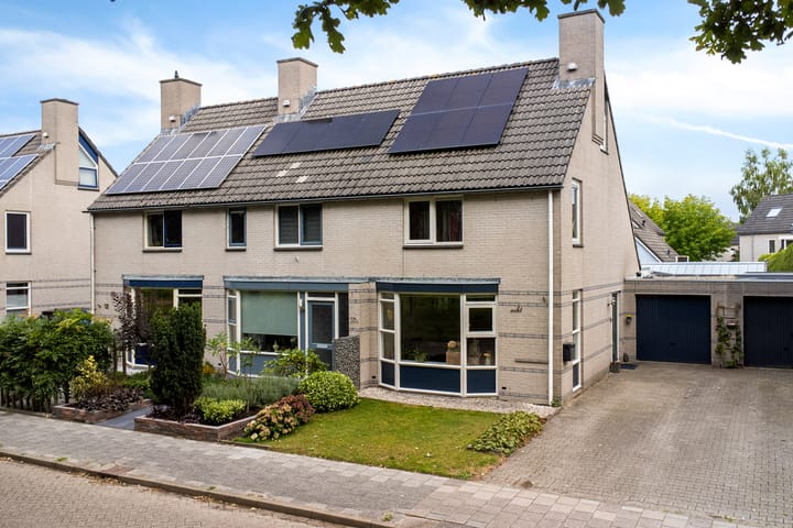 Tarwehullen 8 in Assen foto
