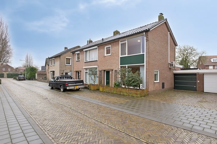 Teugenaarsstraat 105 in Oss foto