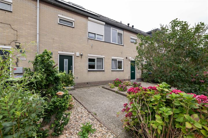 Theo Mann-Bouwmeesterstraat 10 in Spijkenisse foto