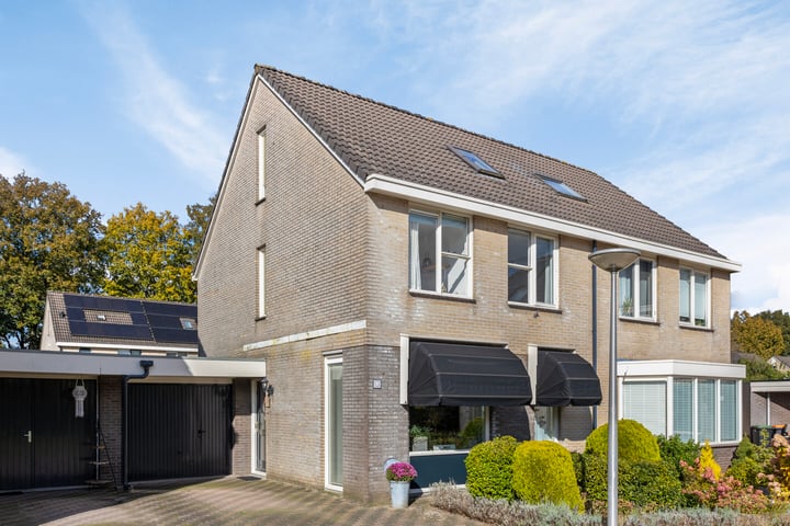 Theo van Doesburgstraat 11 in Enschede foto