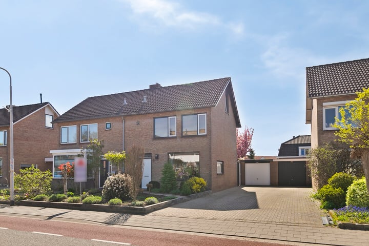 Tielsestraat 89 in Valburg