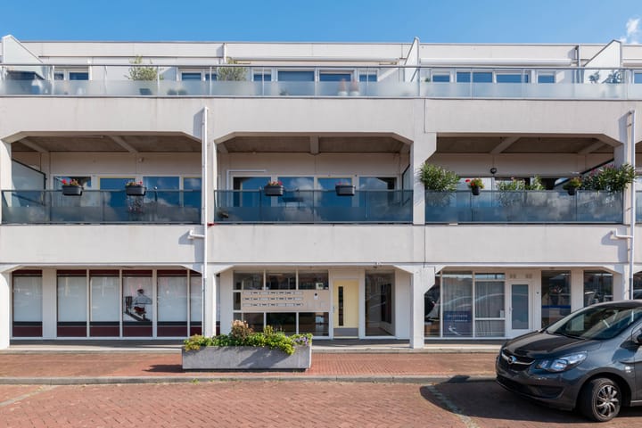 Timmer Werf 57 in Hellevoetsluis foto