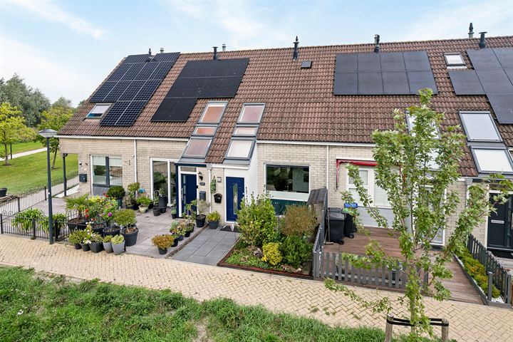 Tinnengieterhof 14 in Schiedam foto