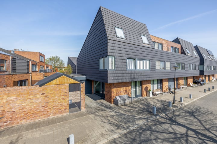 Tirionstraat 1 in Zevenhuizen foto