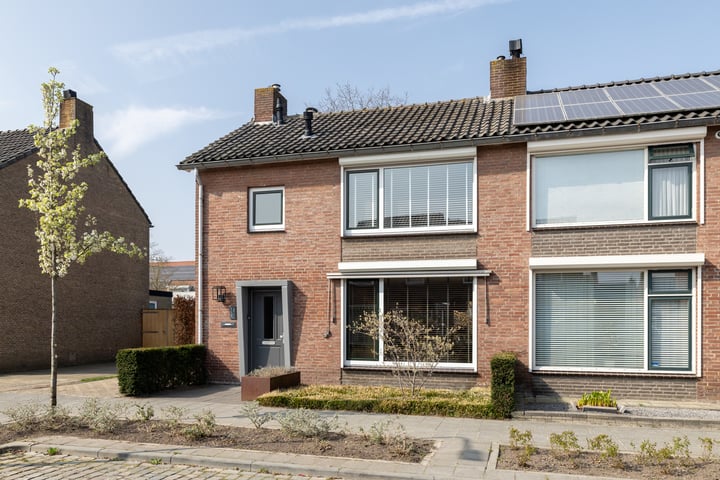 Titulaerlaan 7 in Prinsenbeek foto