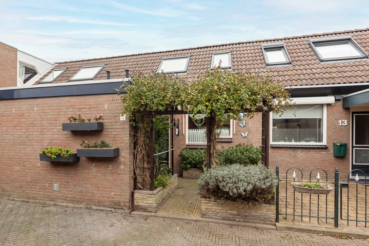 Tjalkstraat 12 in Den Helder foto