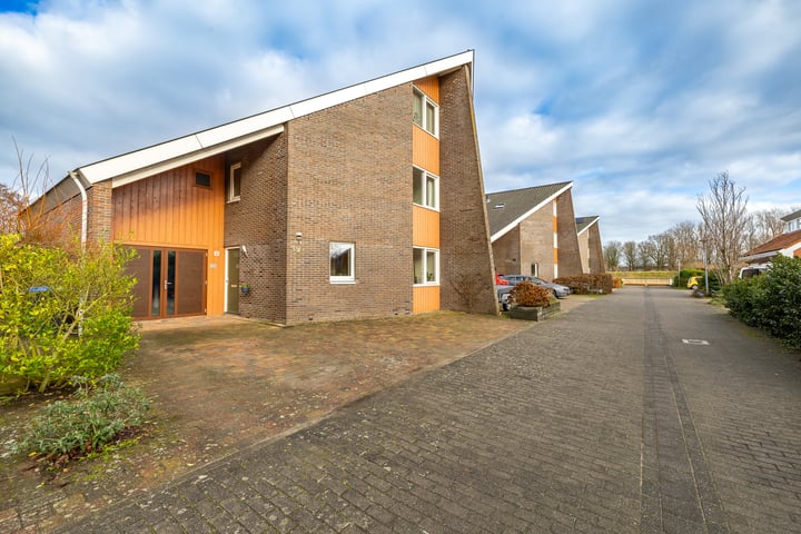 Tjariet 39 in Groningen foto