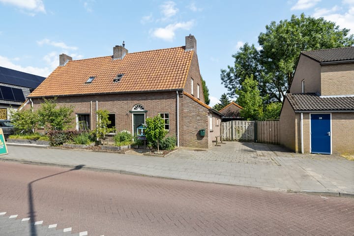 Torenstraat 8 in Heeswijk-Dinther foto