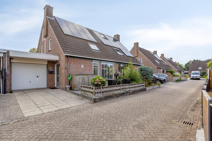 Torenvalk 35 in Emmen foto