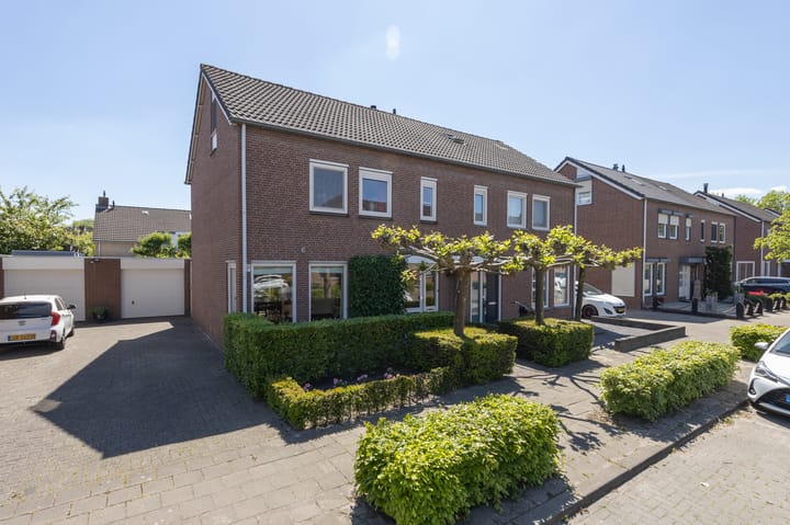 Torenvalk 52 in Etten-Leur foto