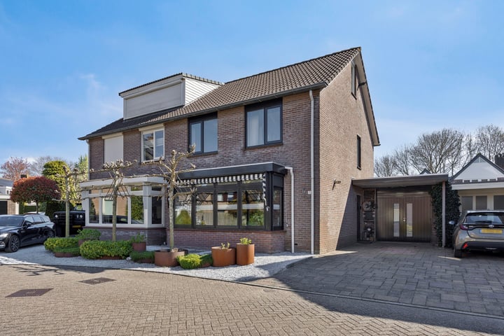 Torenvalk 7 in Bunschoten-Spakenburg foto