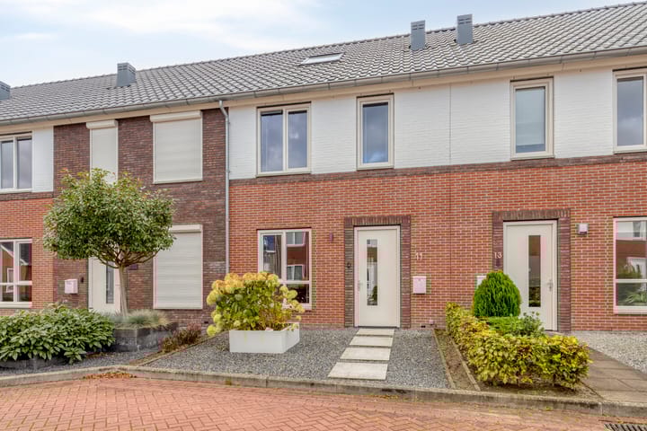 Trambaan 11 in Lengel foto