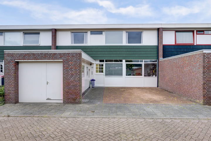 Troelstrastraat 17 in Katwijk