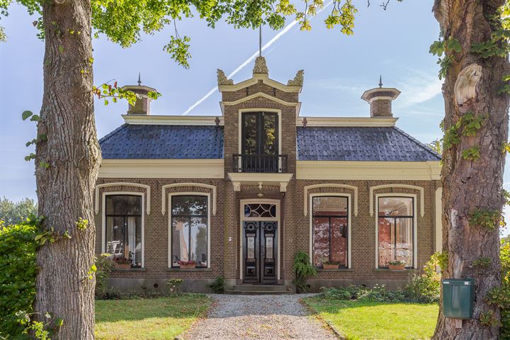Tsjerkebuorren 43 in Oppenhuizen foto