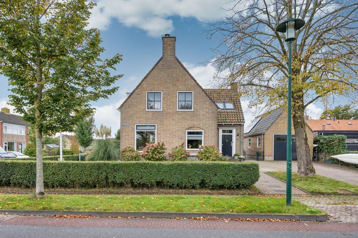 Tsjerkebuorren 48 in Oppenhuizen foto