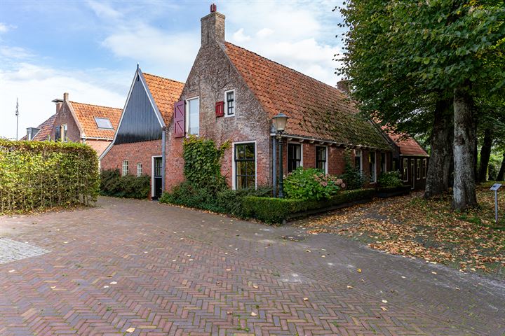 Tsjerkebuorren 6 in Mitselwier foto