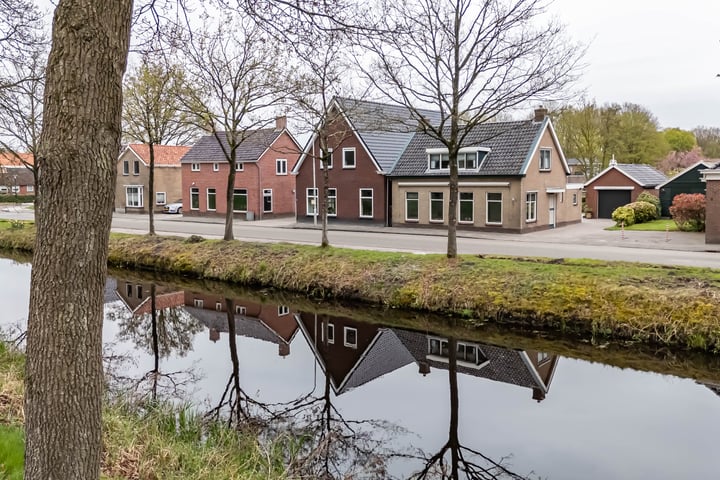 Tsjerkewâl 5 in Bakkeveen